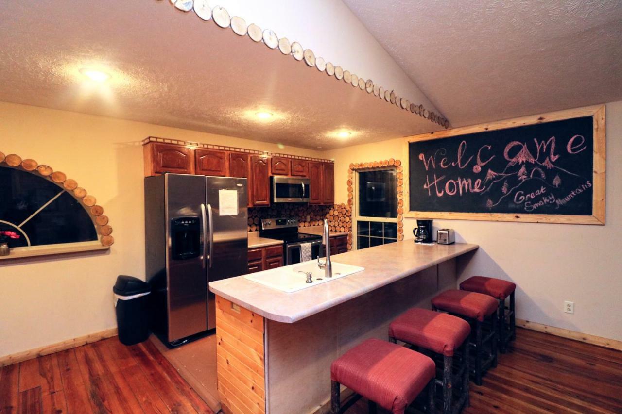 Lazy Bear Cabin Sevierville Exterior photo